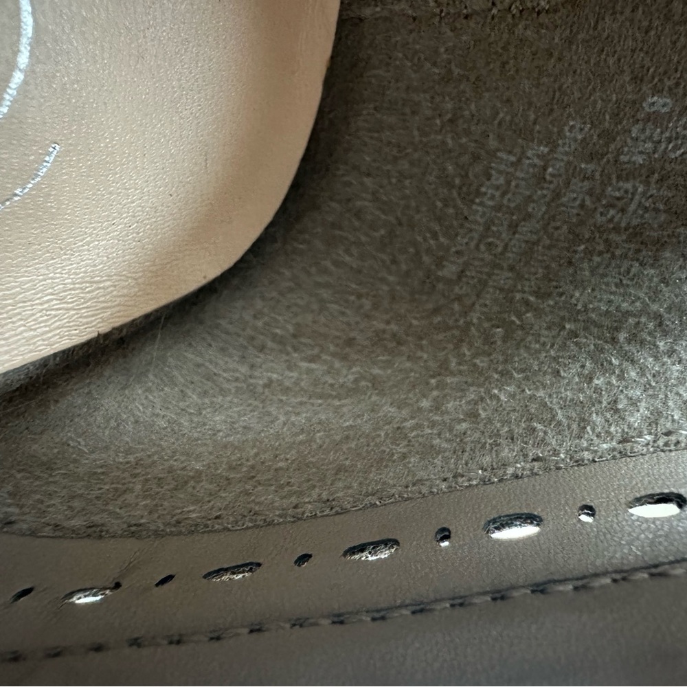 These are beautiful taupe shoes! Great for going out at night! - Picture 3 of 3